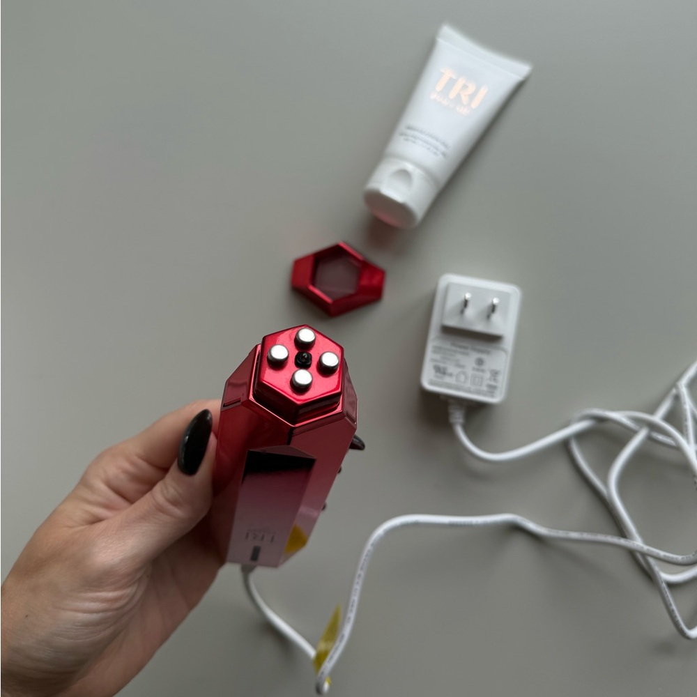 TriPollar STOP X ROSE Special Edition Facial Renewal Device - Picture 2 of 7